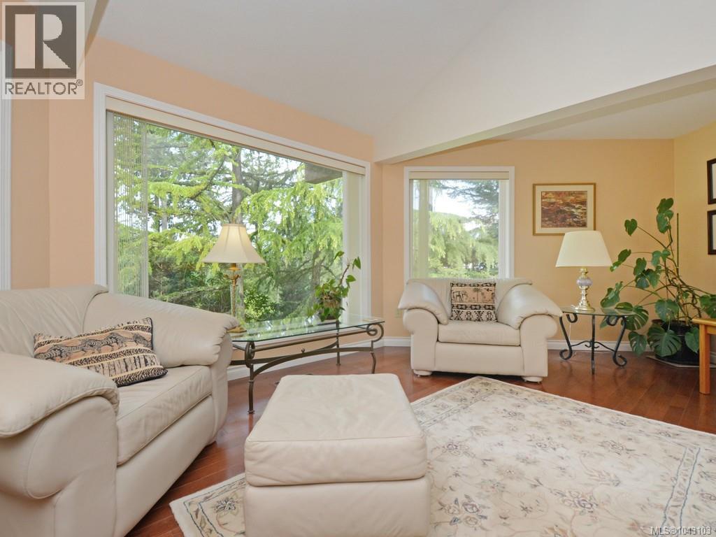 1055 Thistlewood Dr - 7