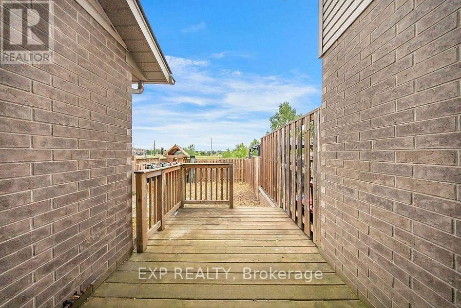 1441 DUNKIRK AVENUE - 44