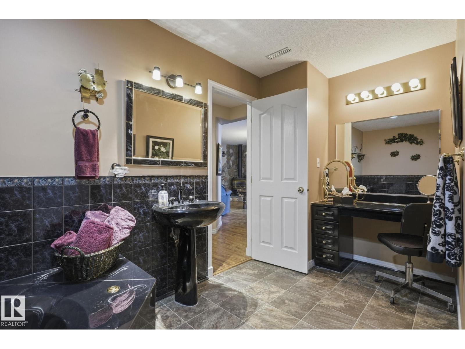 9 Martin RD - 35
