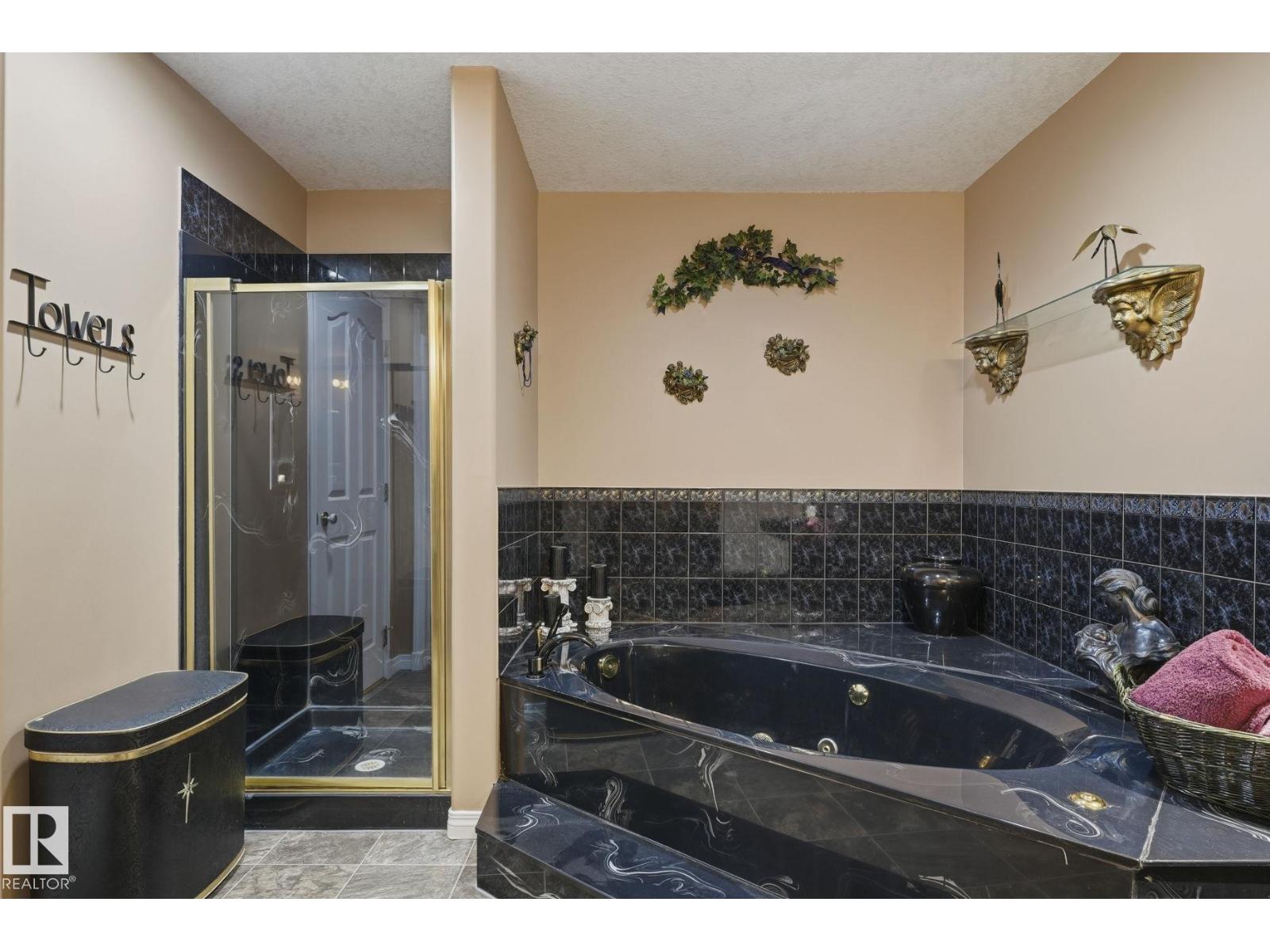 9 Martin RD - 36