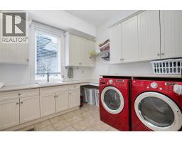 1981 Capistrano Drive, Kelowna, BC V1V2N1 Photo 29