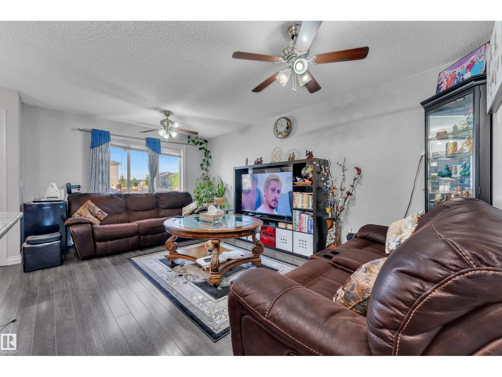 3127 16 AV NW - 10