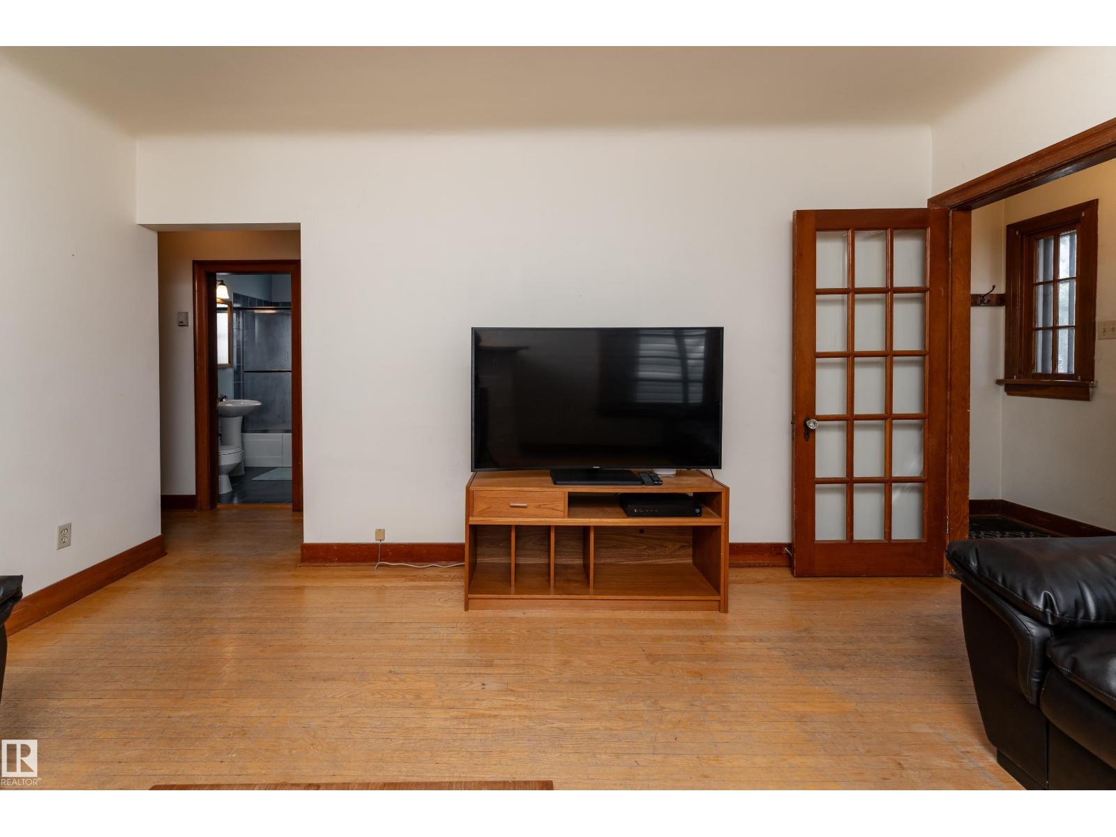 11108 81 AV NW - 7