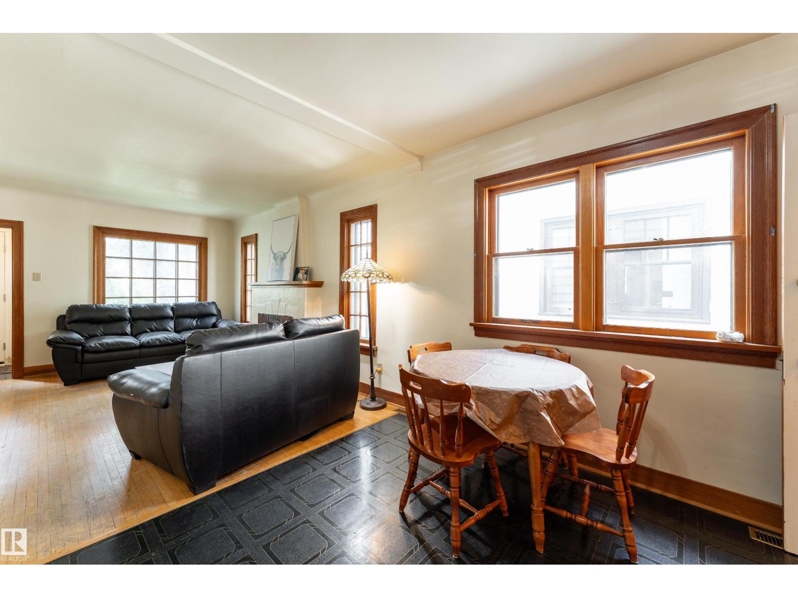 11108 81 AV NW - 14