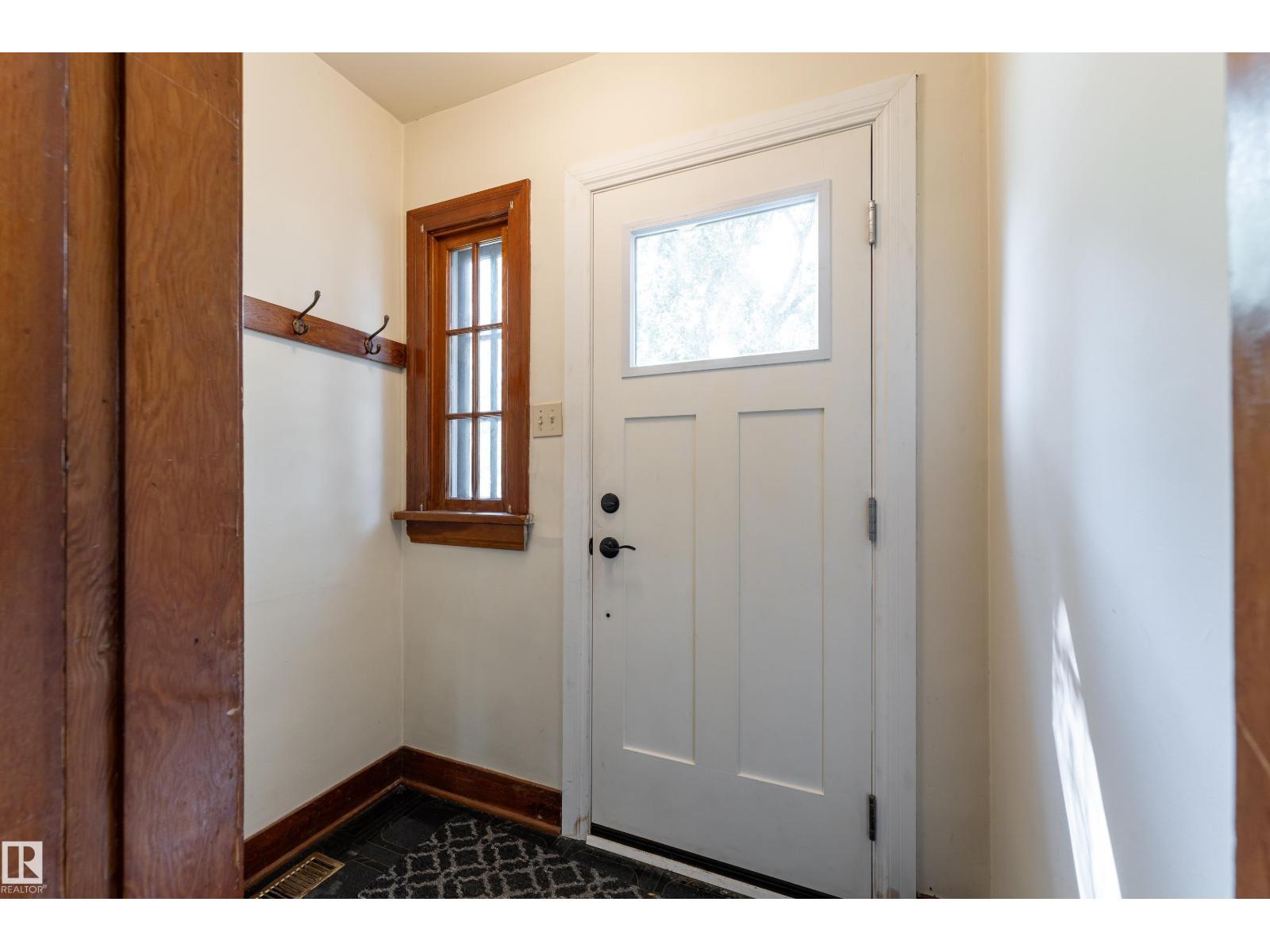 11108 81 AV NW - 3