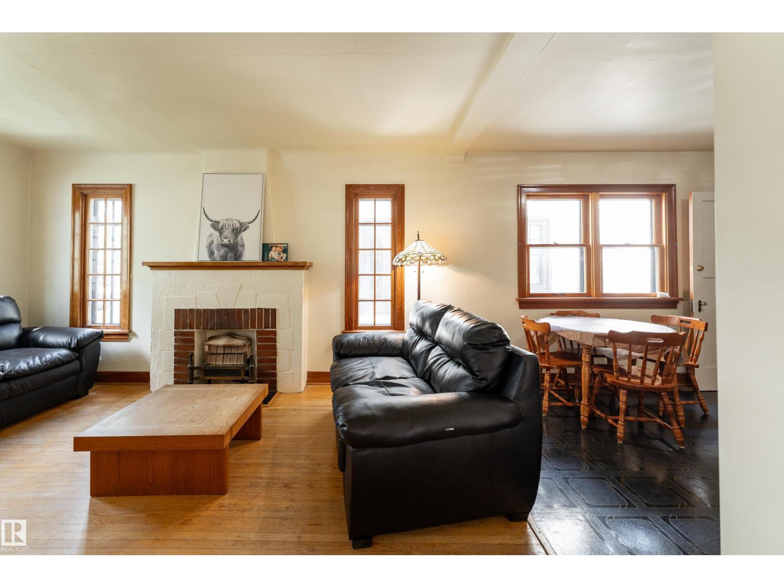 11108 81 AV NW - 9