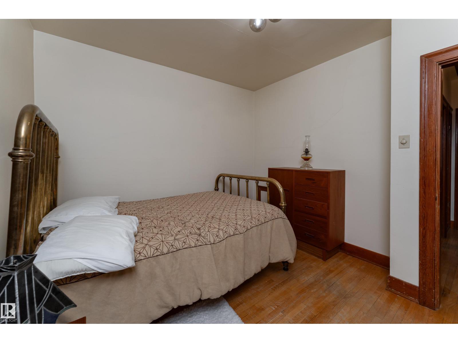 11108 81 AV NW - 21