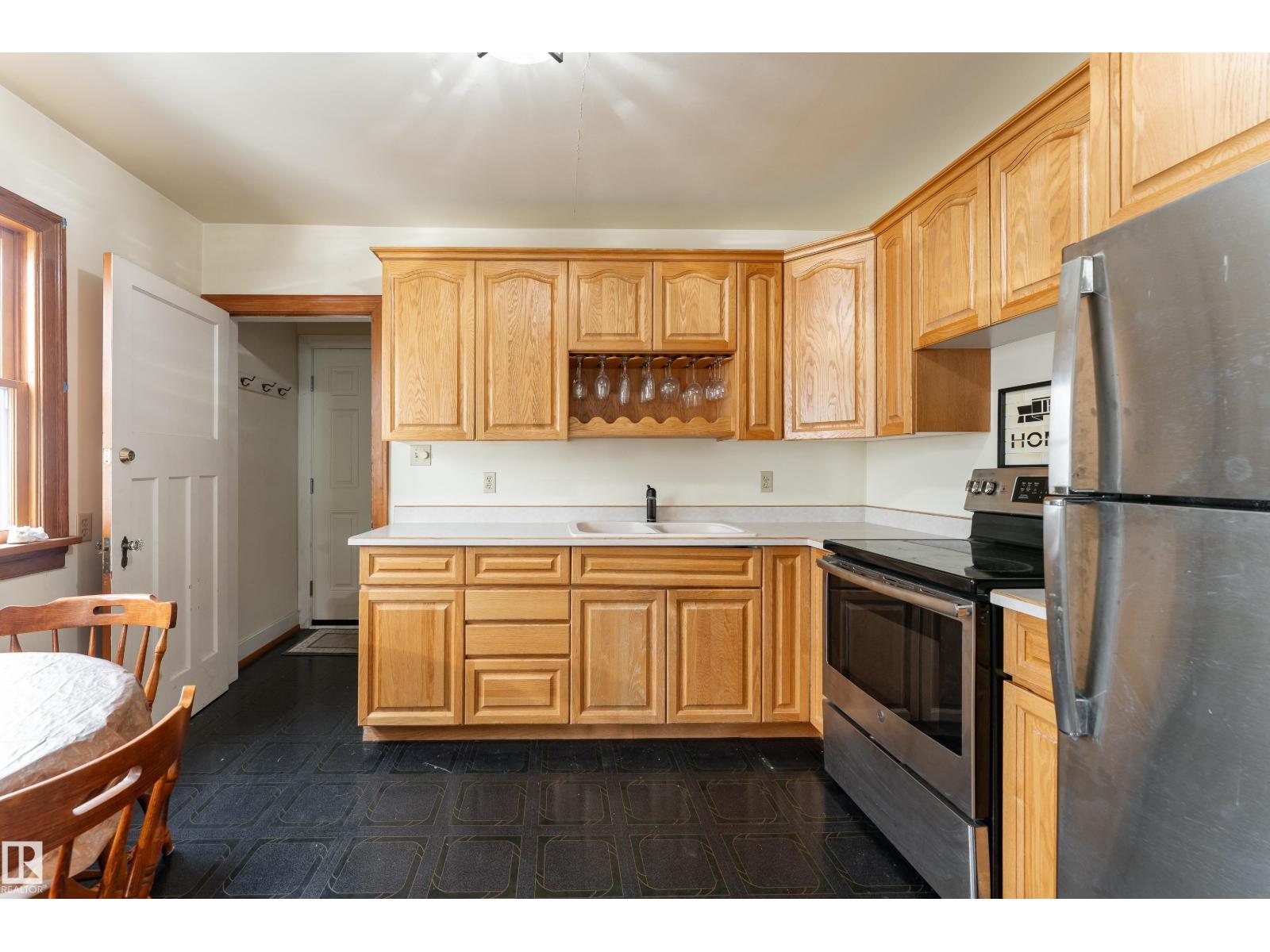 11108 81 AV NW - 11