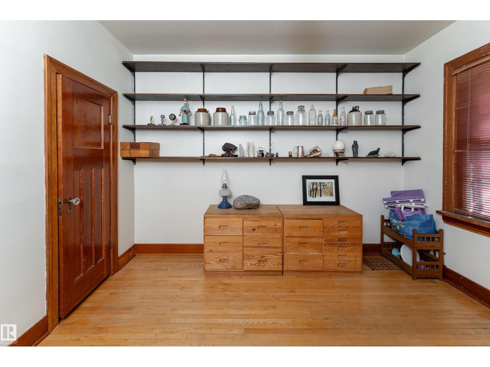 11108 81 AV NW - 17