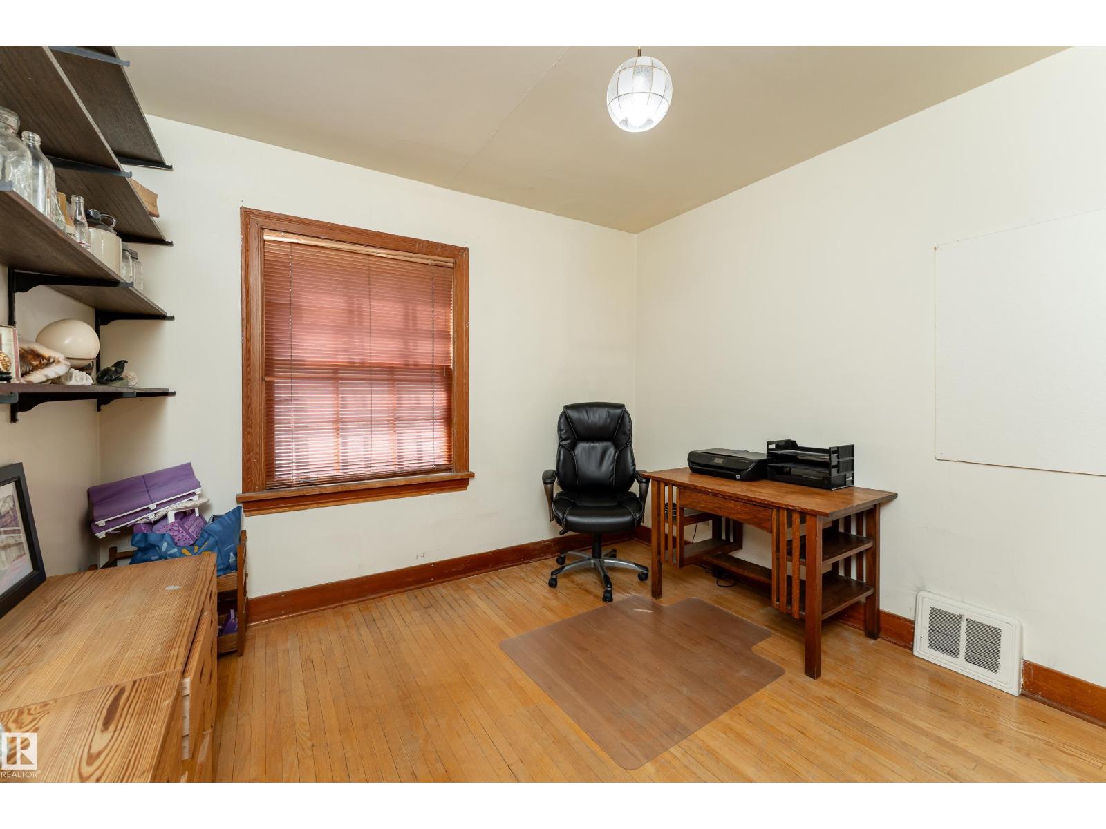 11108 81 AV NW - 18
