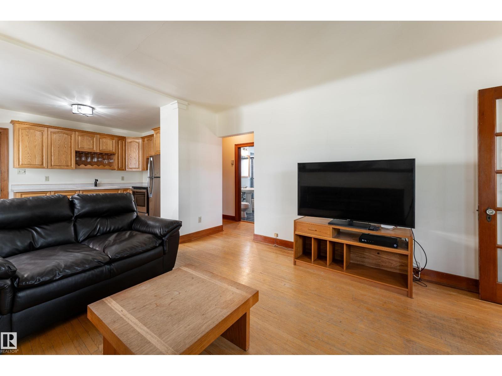 11108 81 AV NW - 6