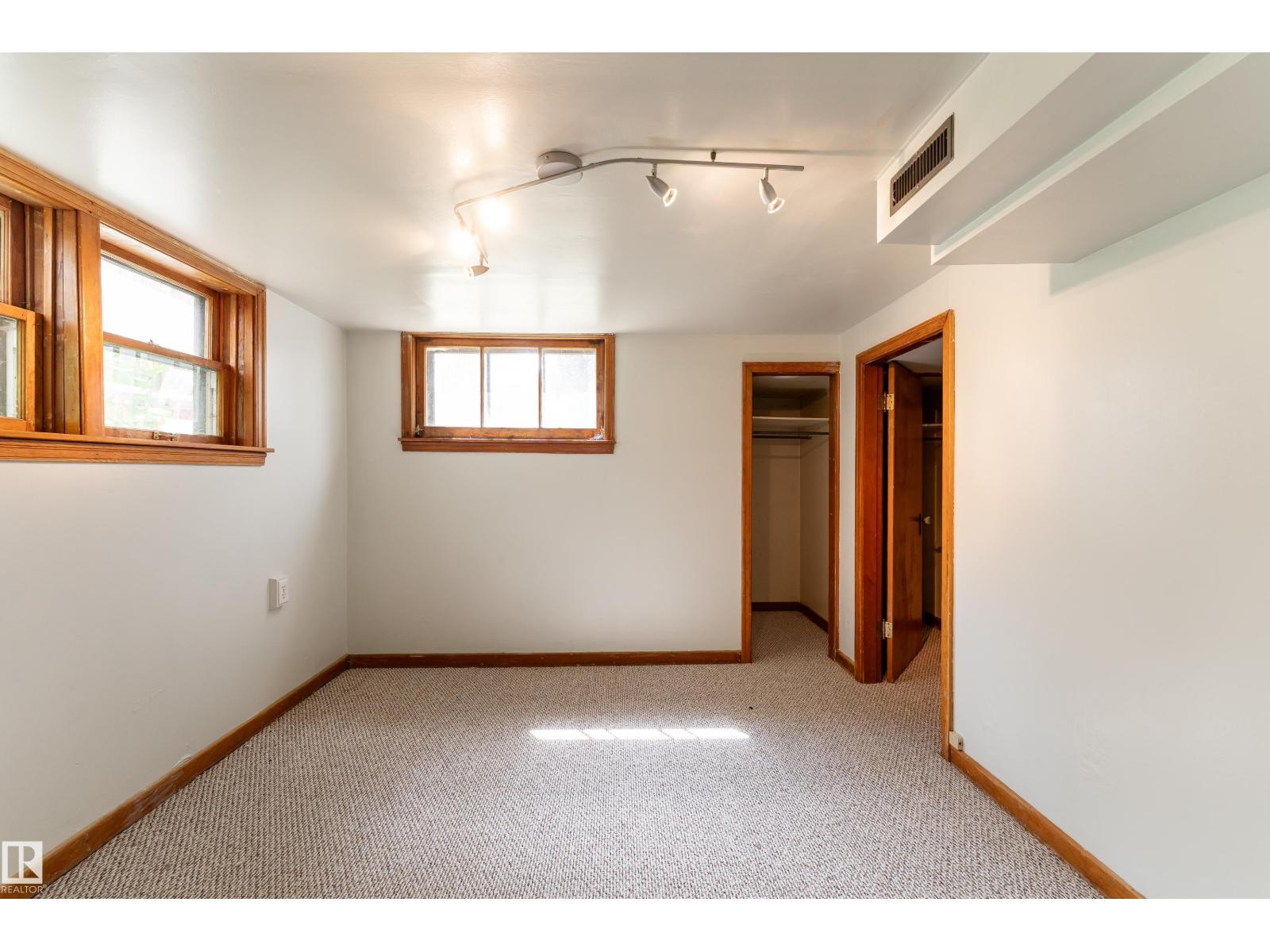 11108 81 AV NW - 28