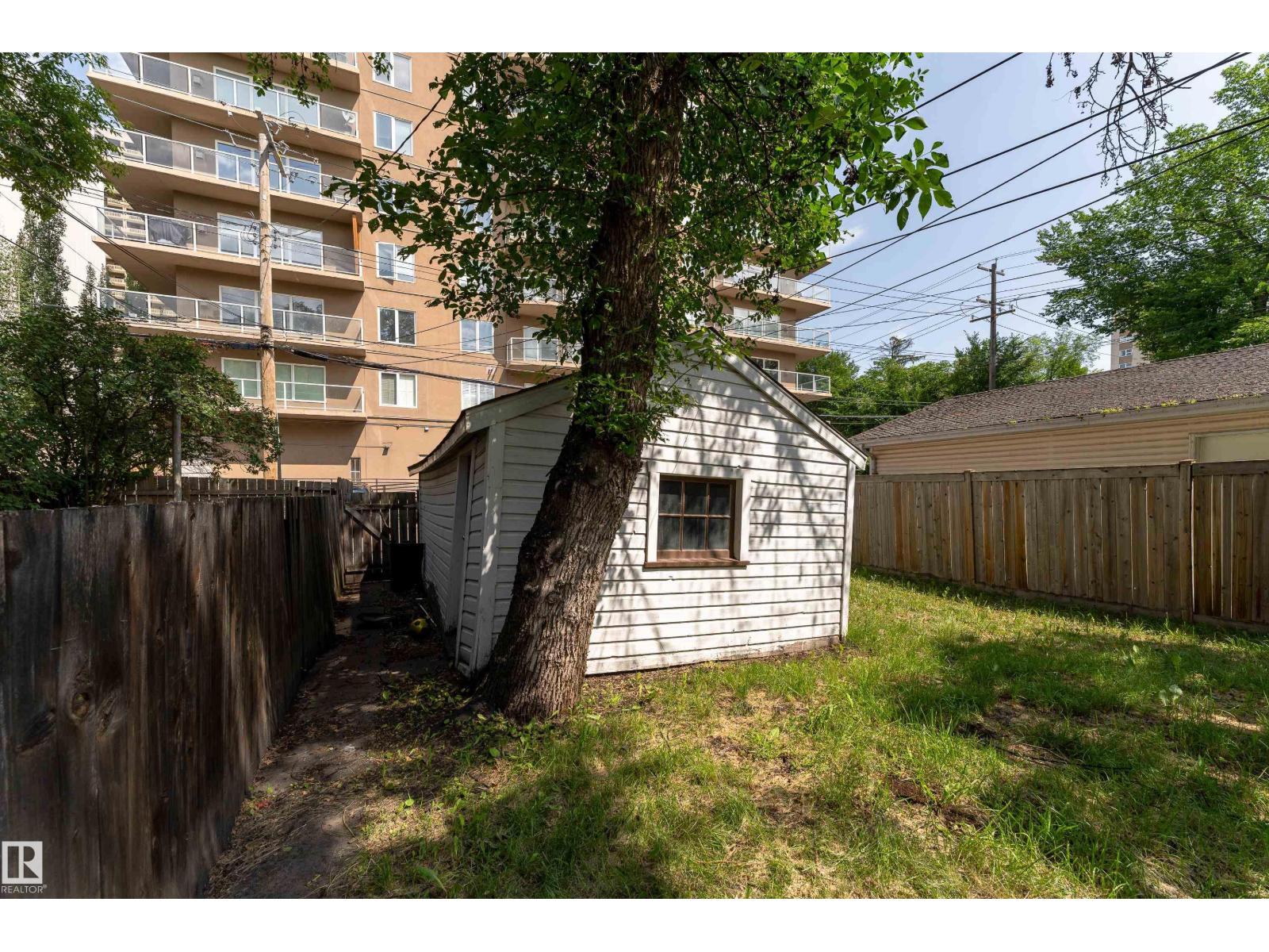 11108 81 AV NW - 37