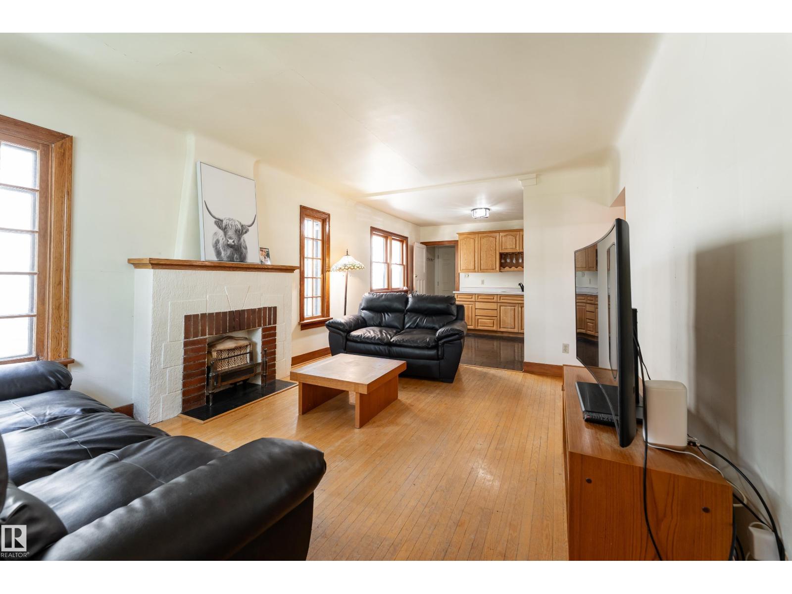 11108 81 AV NW - 4