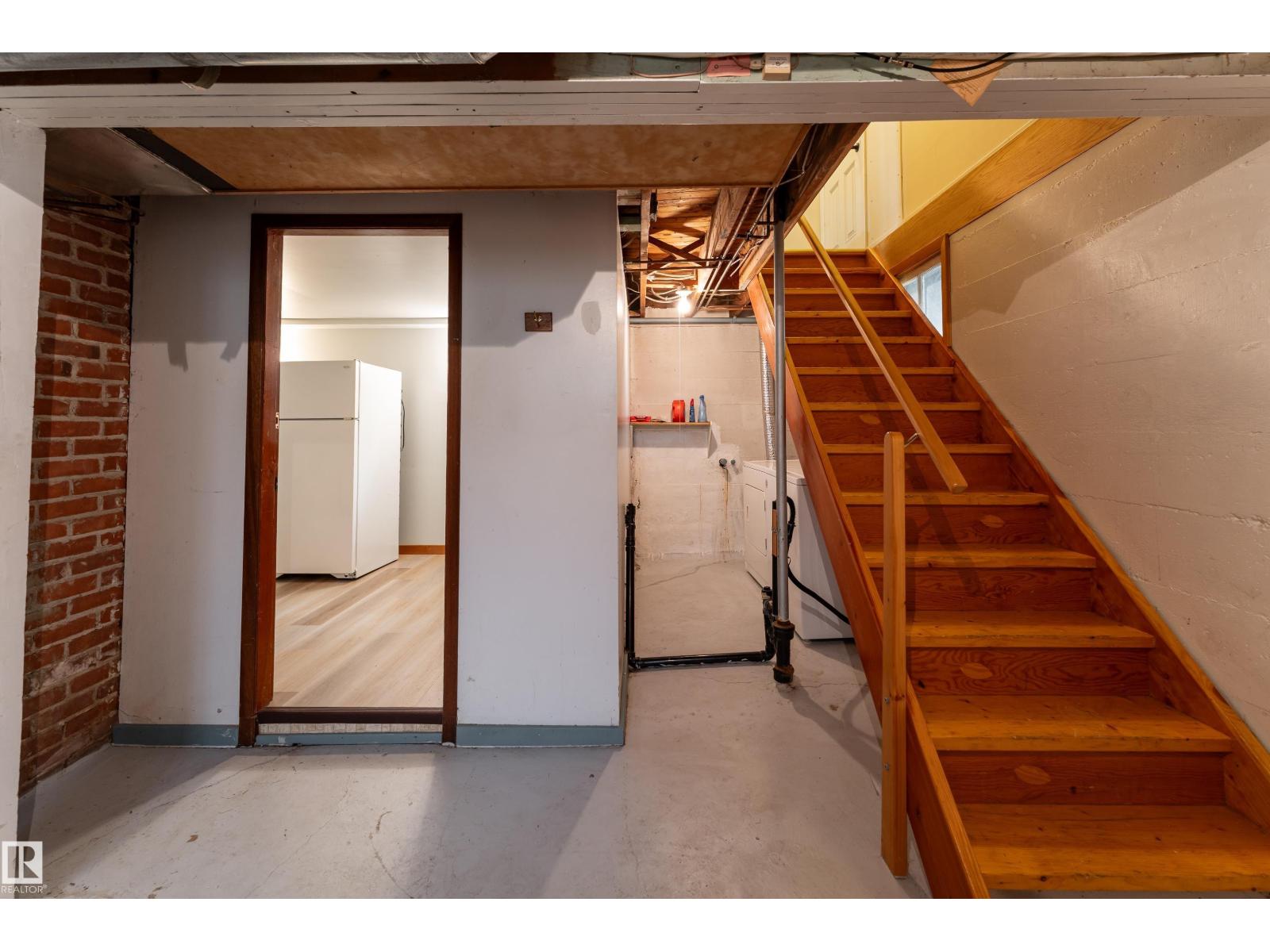11108 81 AV NW - 23