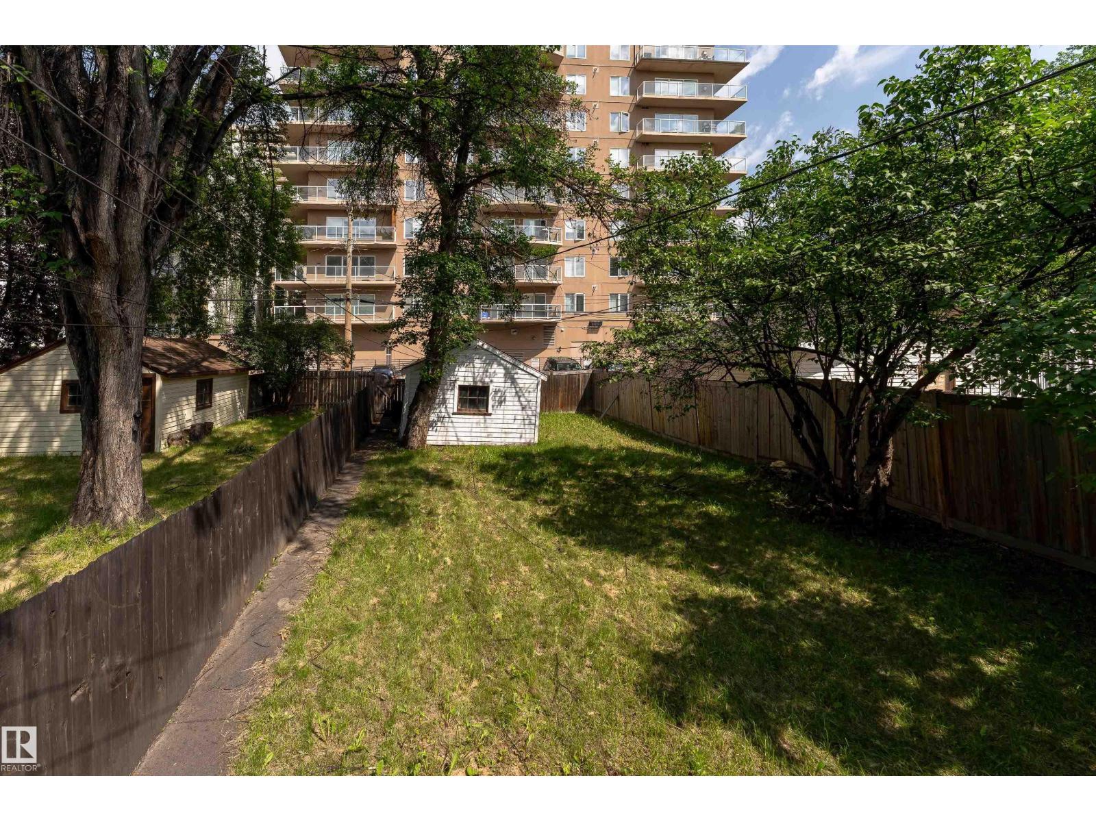 11108 81 AV NW - 36