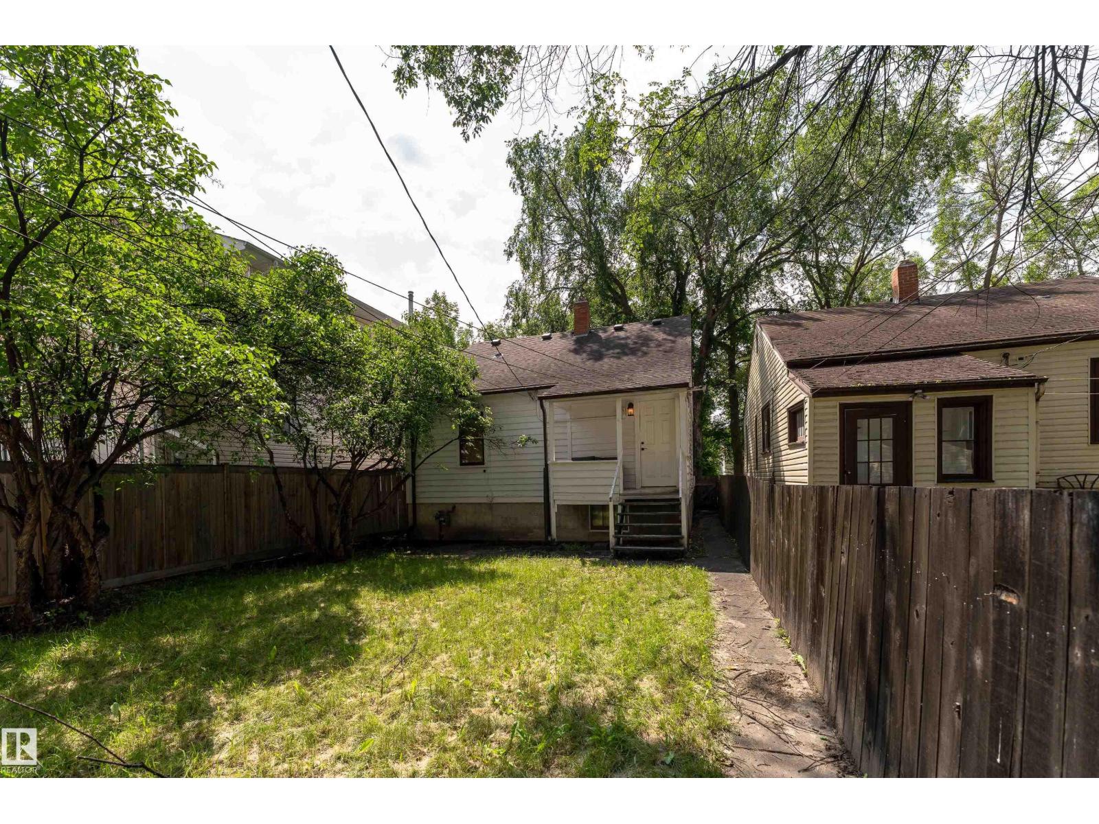 11108 81 AV NW - 38