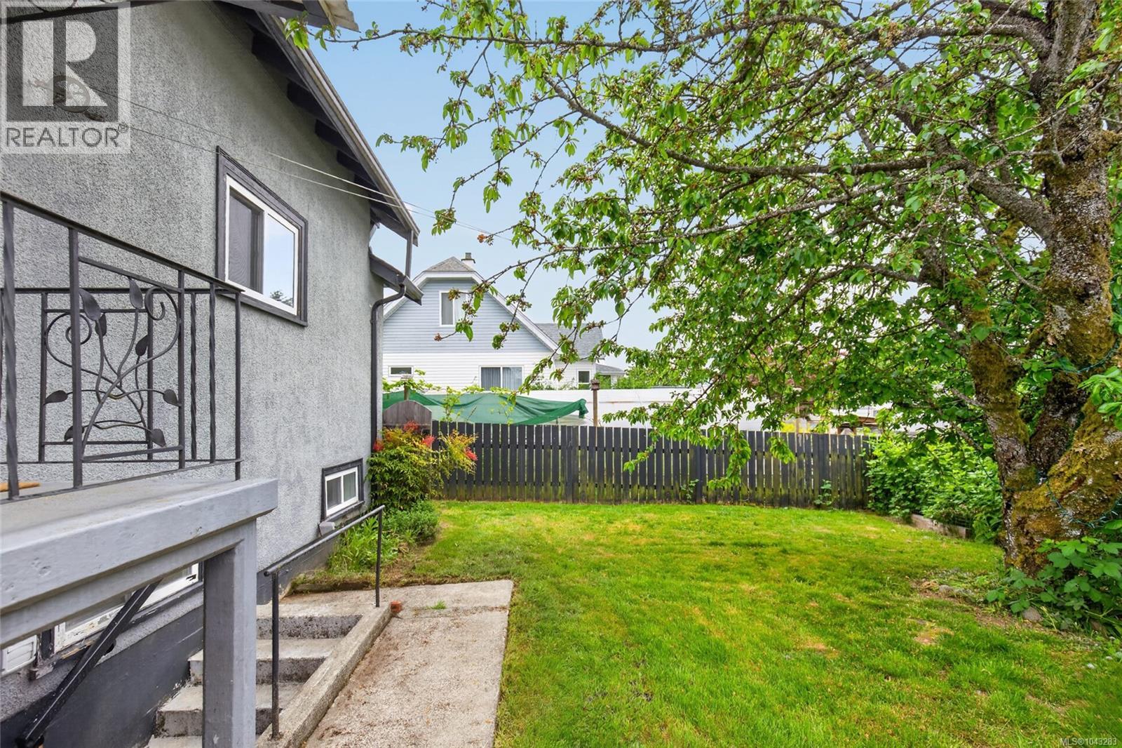 2798 10th Ave - 28