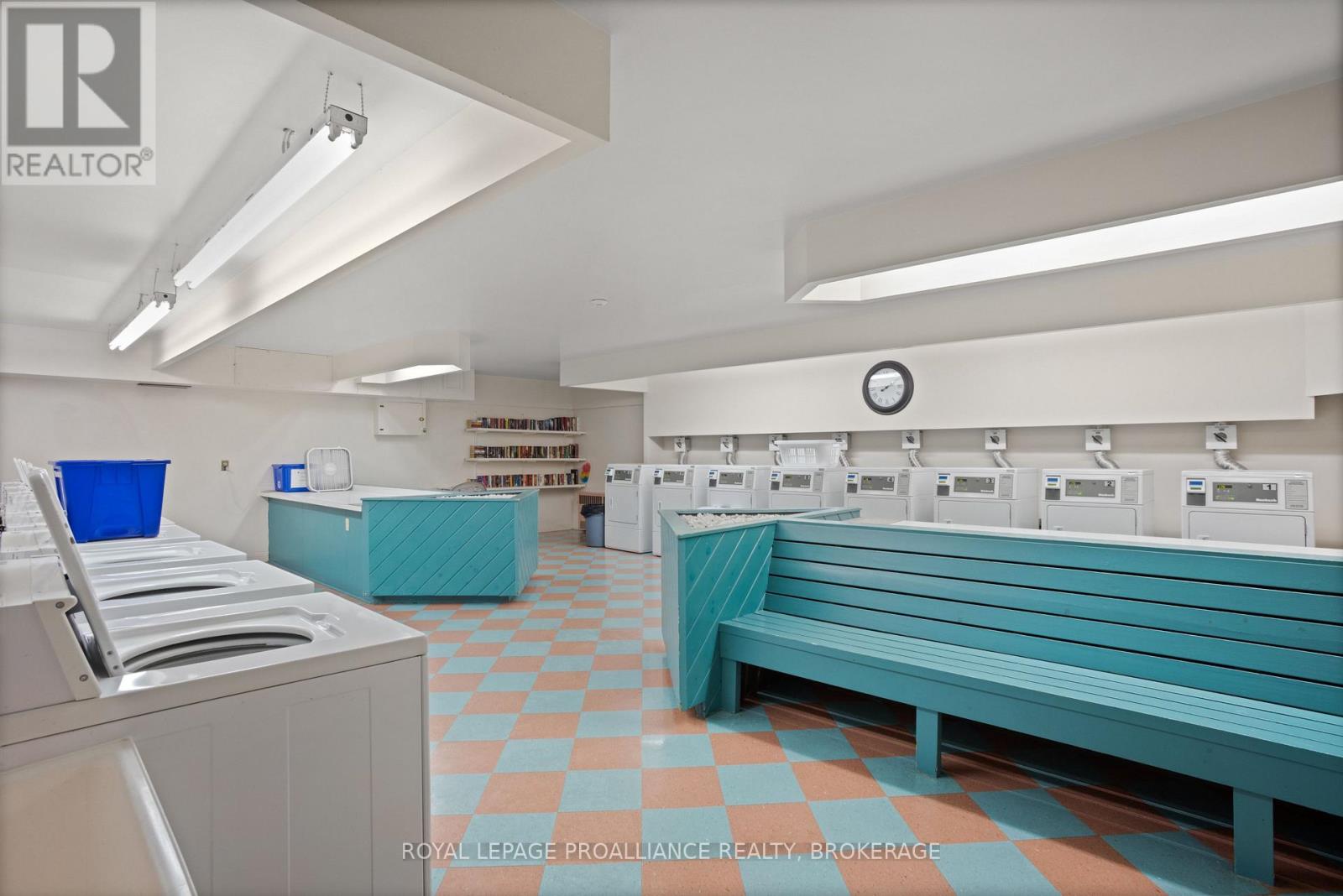 #909 66 GREENVIEW DRIVE - Image 32