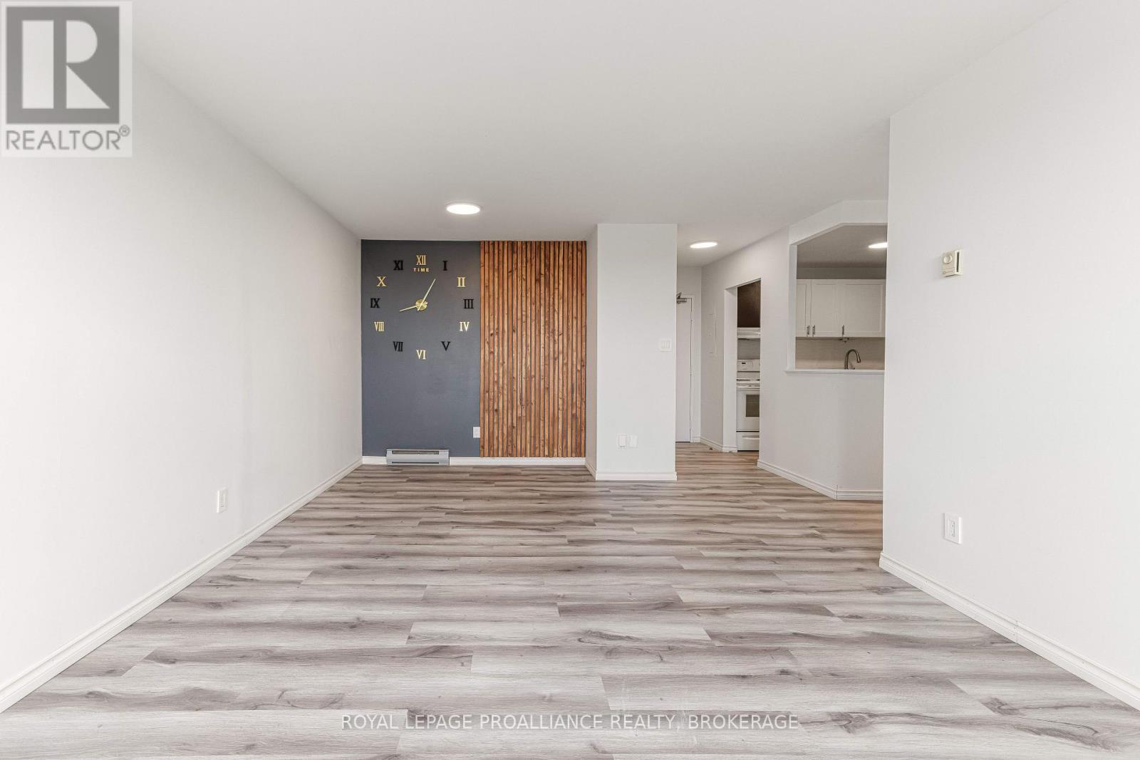 #909 66 GREENVIEW DRIVE - Image 8