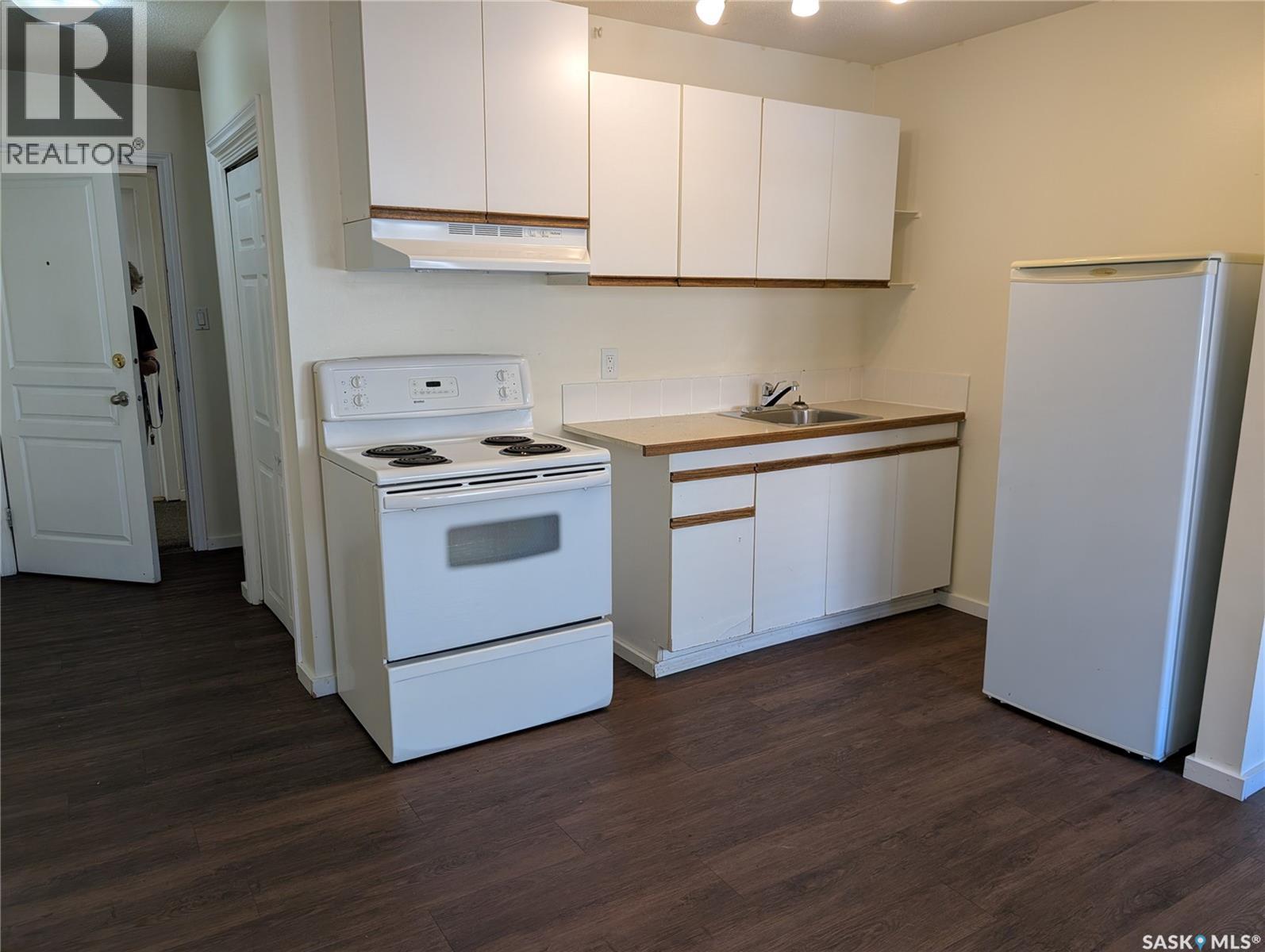 #10 2157 Rae STREET - 3