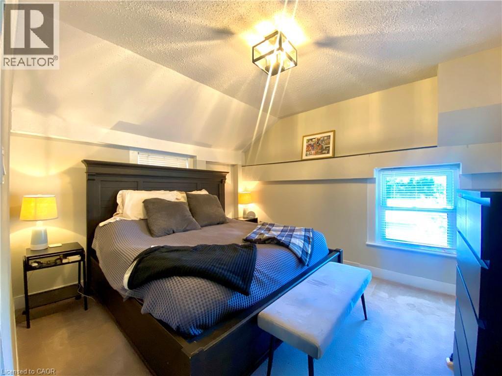 358 DUNDAS Street E - 26