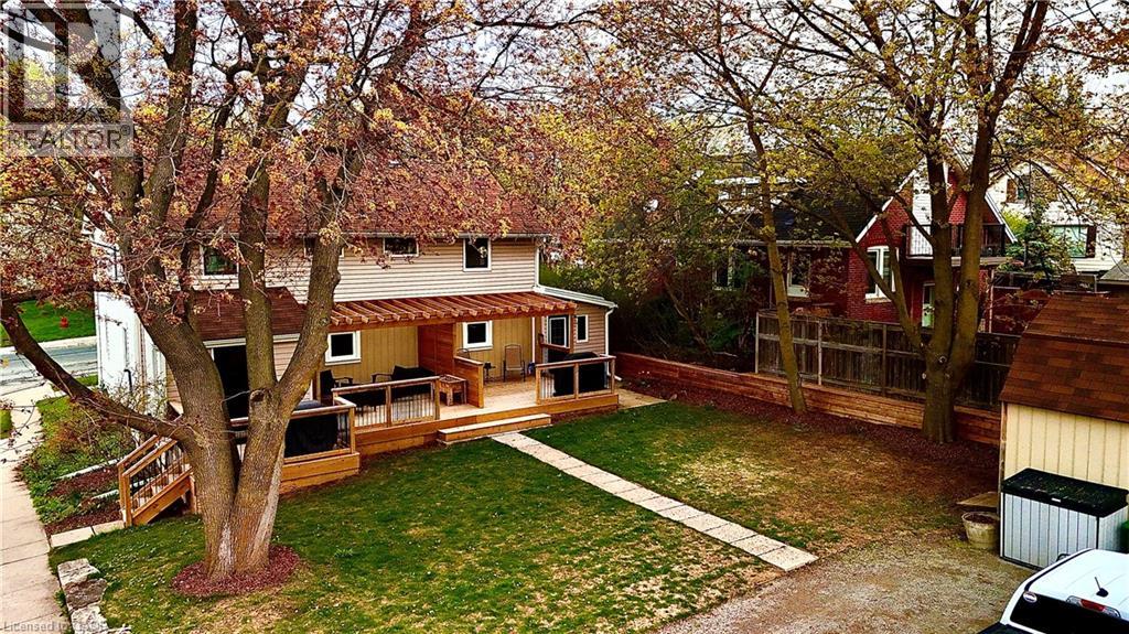 358 DUNDAS Street E - 1