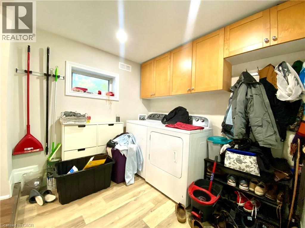 358 DUNDAS Street E - 18