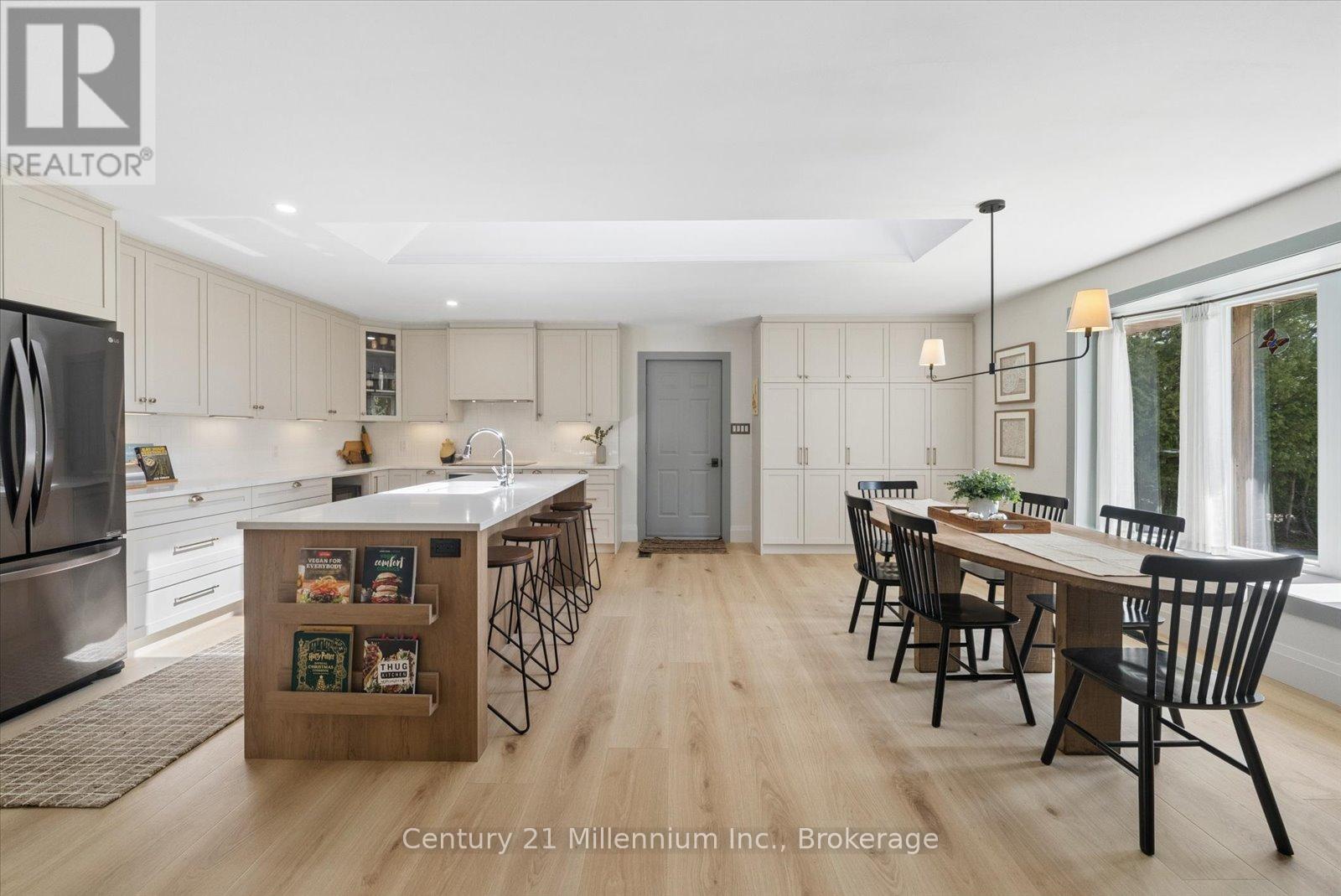 4 BLACKBURN AVENUE - 16