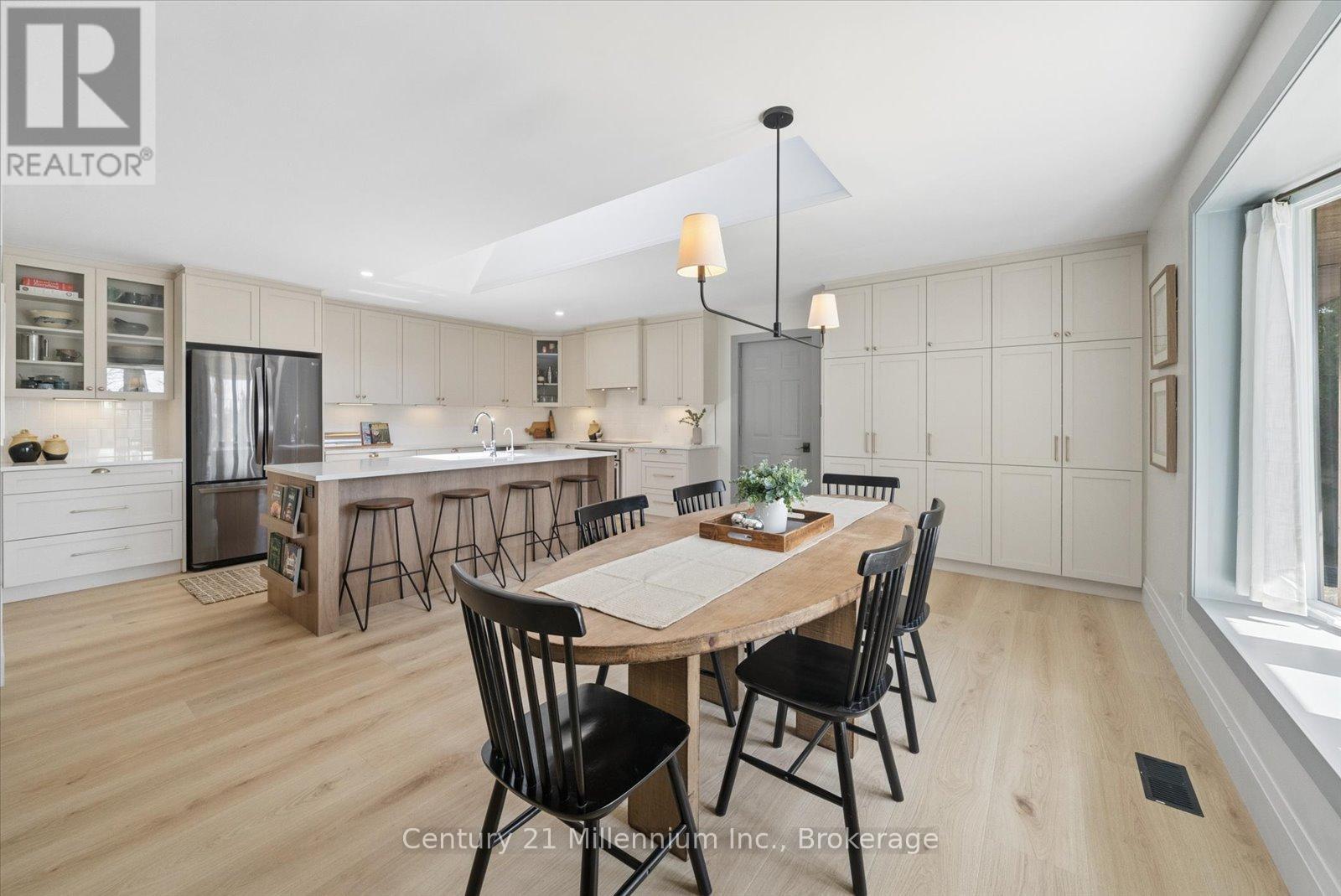 4 BLACKBURN AVENUE - 17