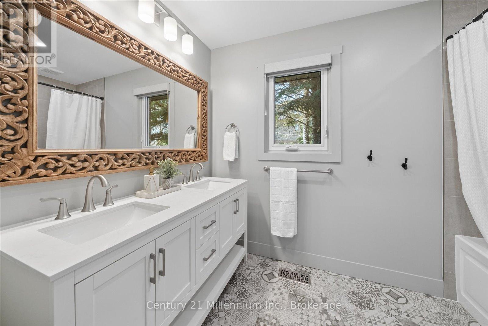 4 BLACKBURN AVENUE - 31