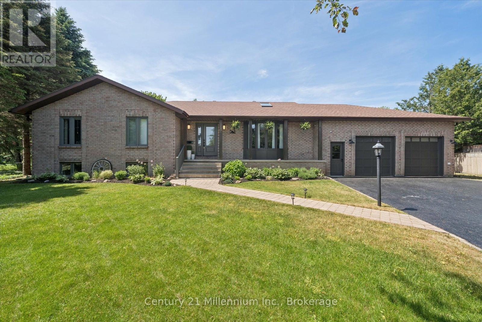 4 BLACKBURN AVENUE - 4