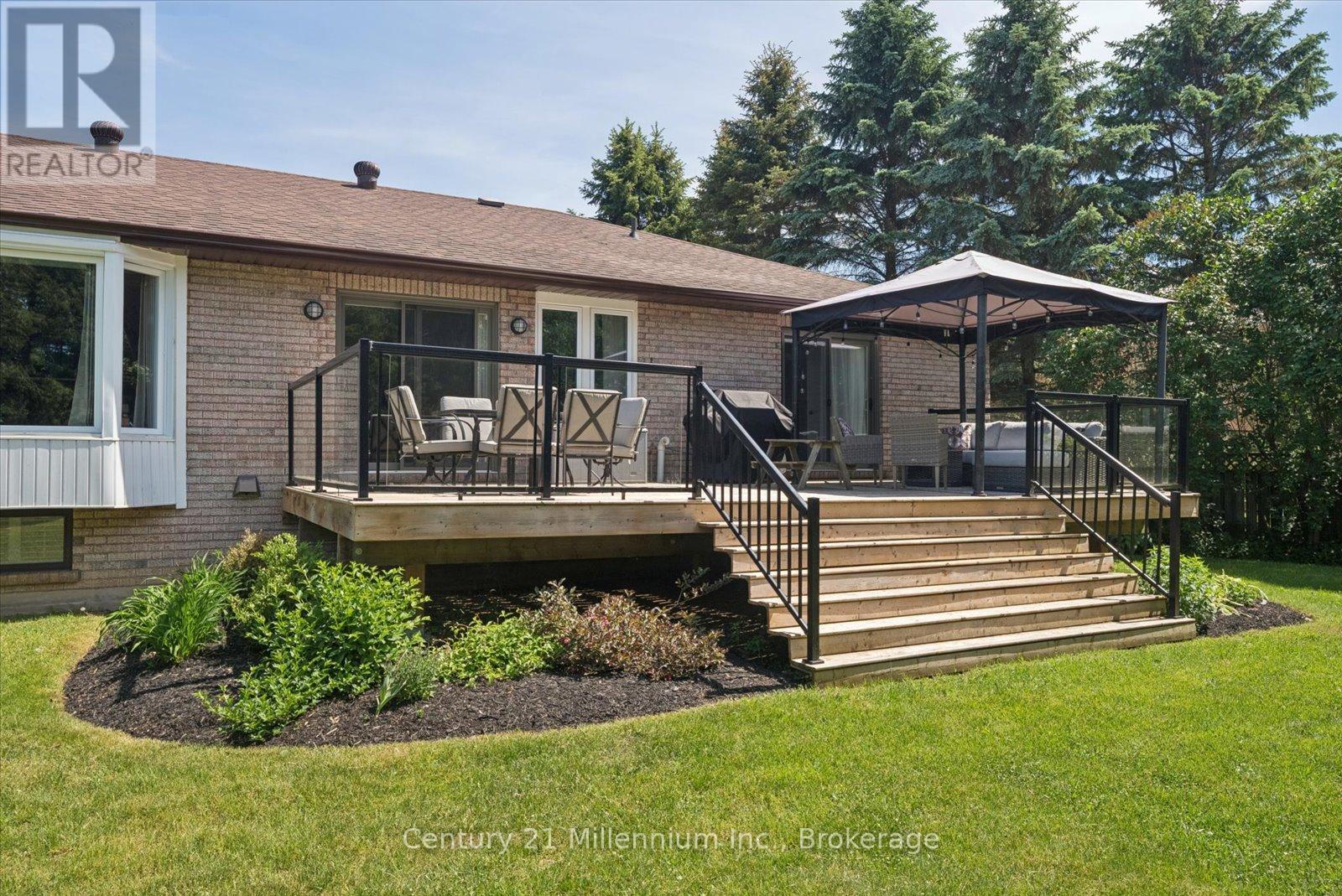 4 BLACKBURN AVENUE - 45