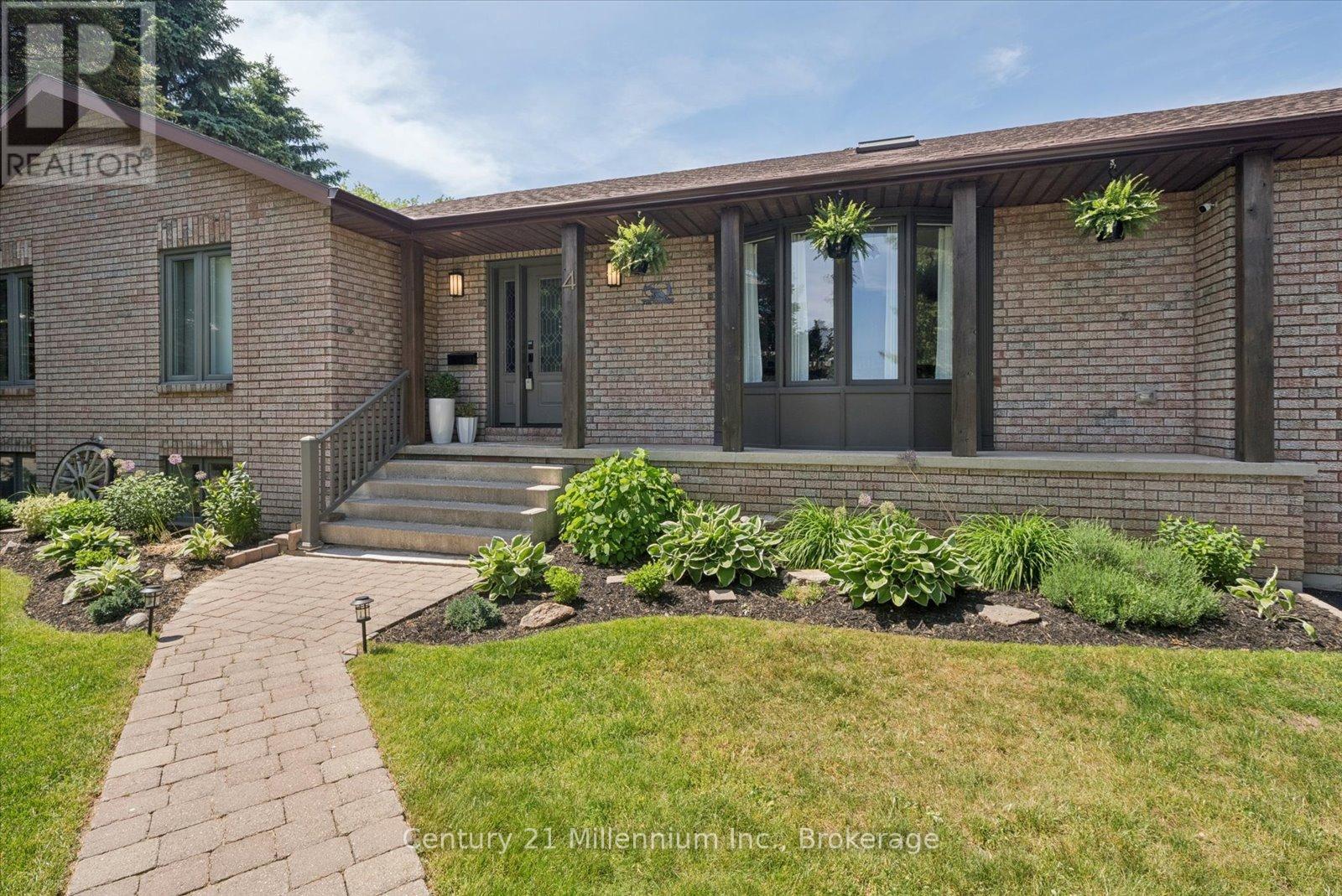 4 BLACKBURN AVENUE - 7