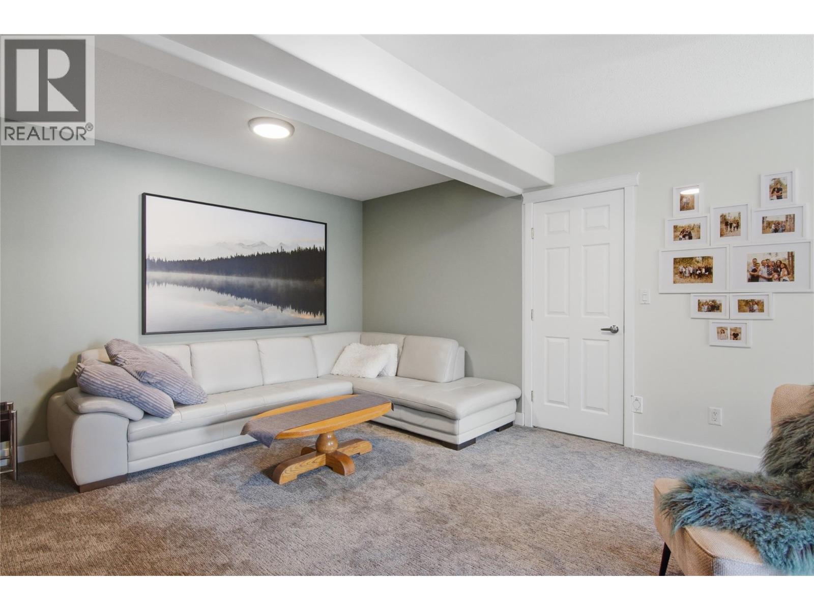  2529 Parkdale Place, Blind Bay