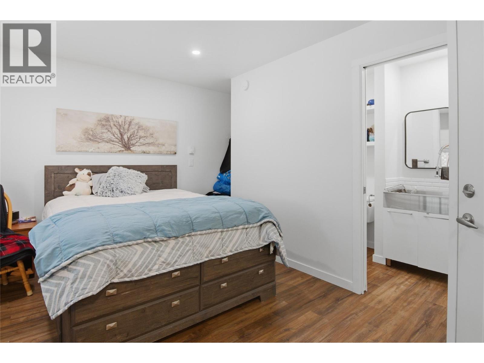  2529 Parkdale Place, Blind Bay