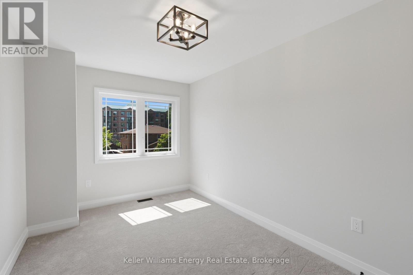 127 HICKORY STREET N - Image 21