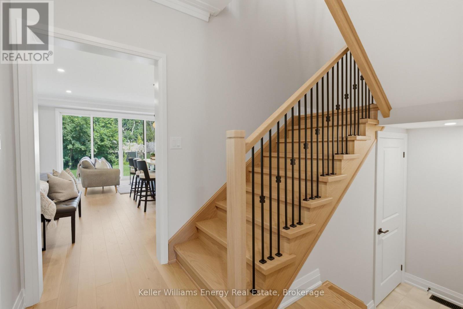 129 HICKORY STREET N - Image 17