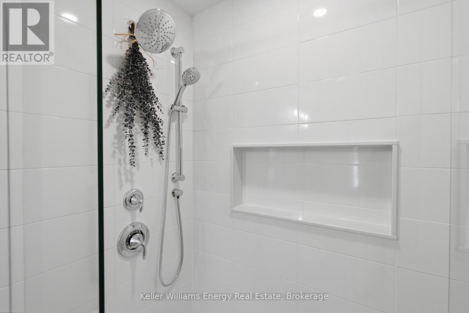 129 HICKORY STREET N - Image 23