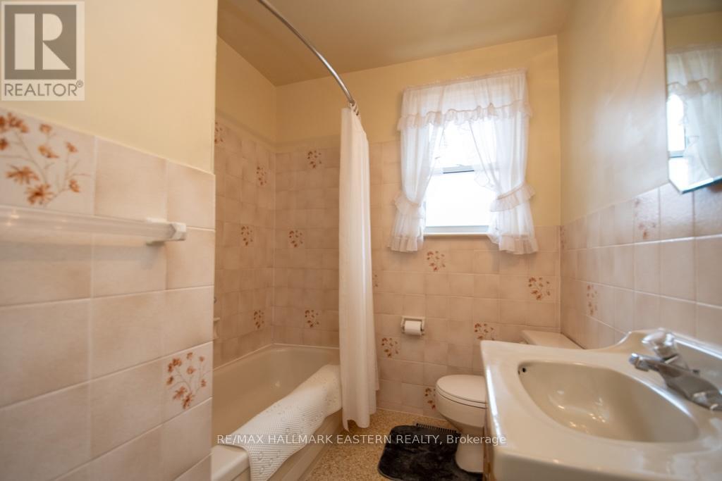 844 PHILIP STREET - 21