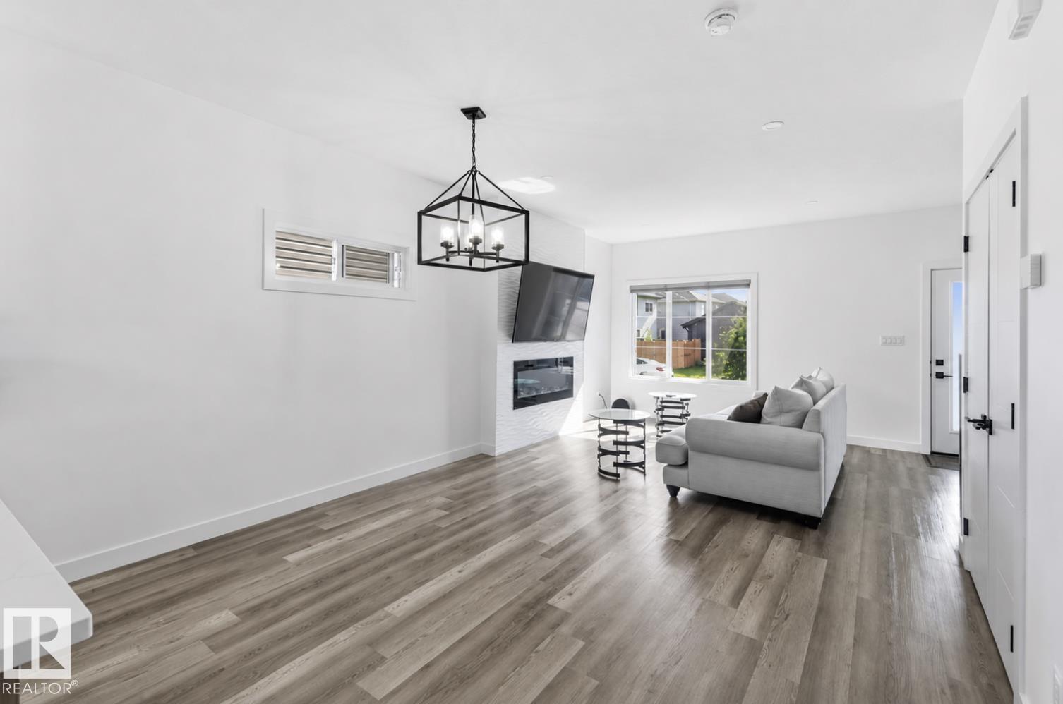 17924 61 Street NW - 10