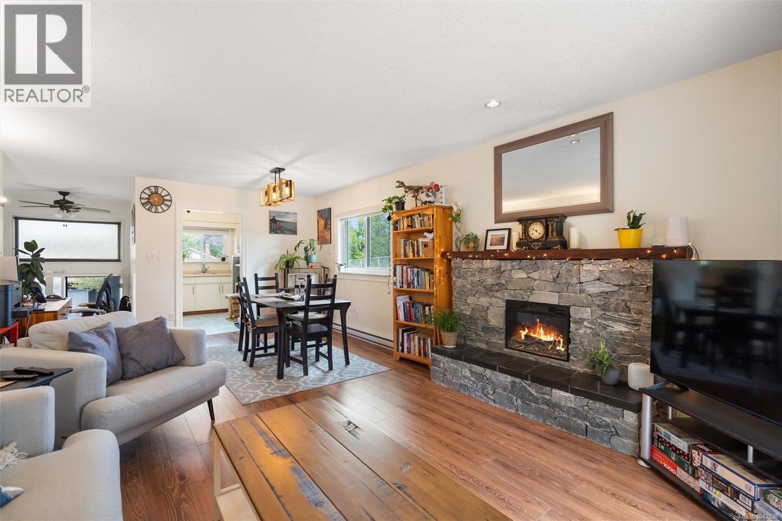 7 4391 Torquay Drive, Saanich