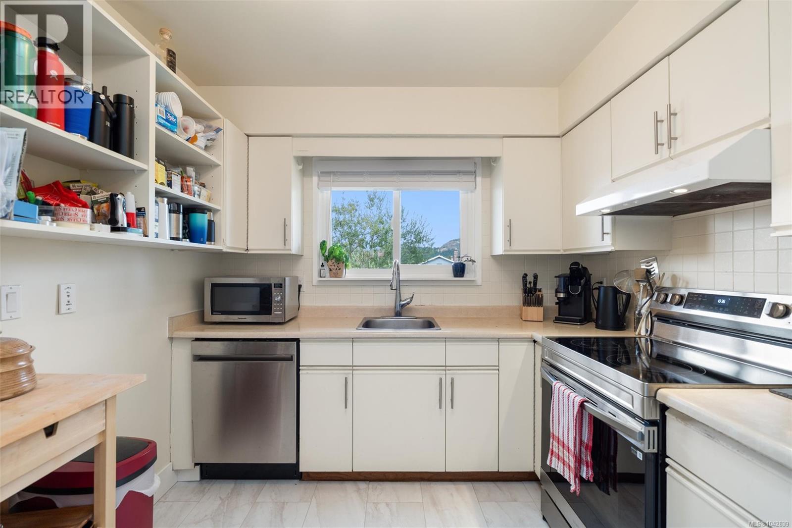 7 4391 Torquay Drive, Saanich
