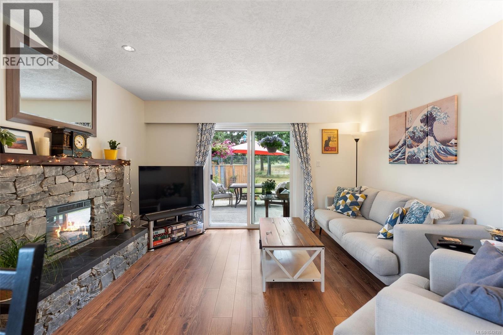 7 4391 Torquay Drive, Saanich