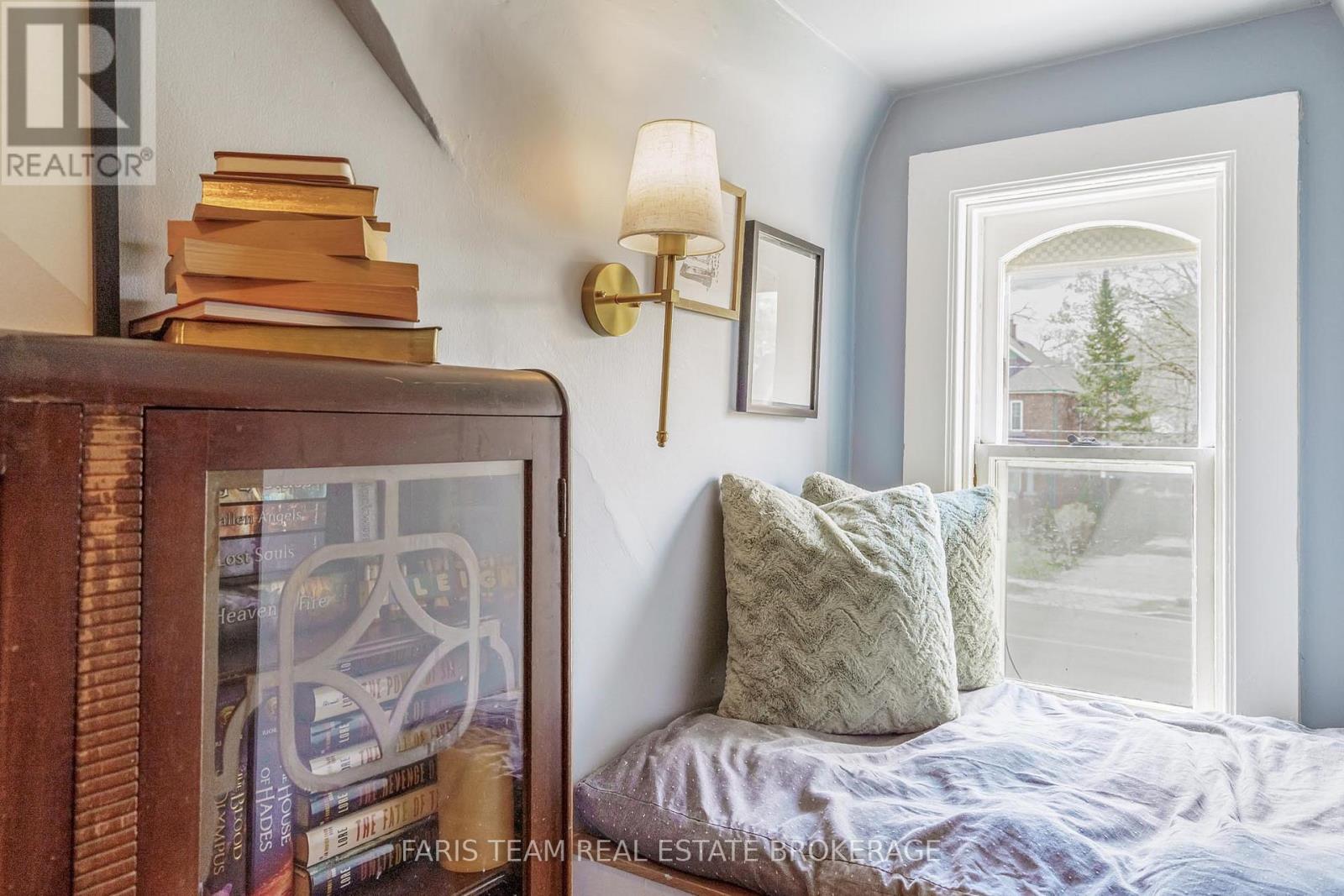 53 BURTON AVENUE - 31