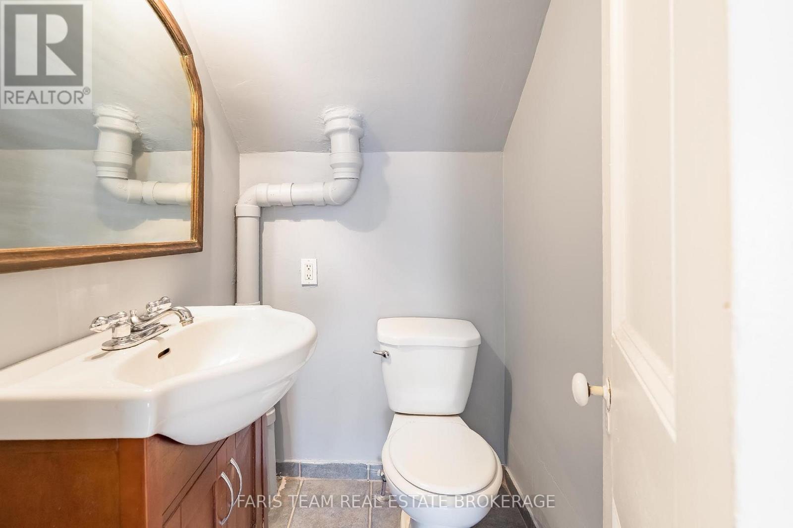 53 BURTON AVENUE - 32