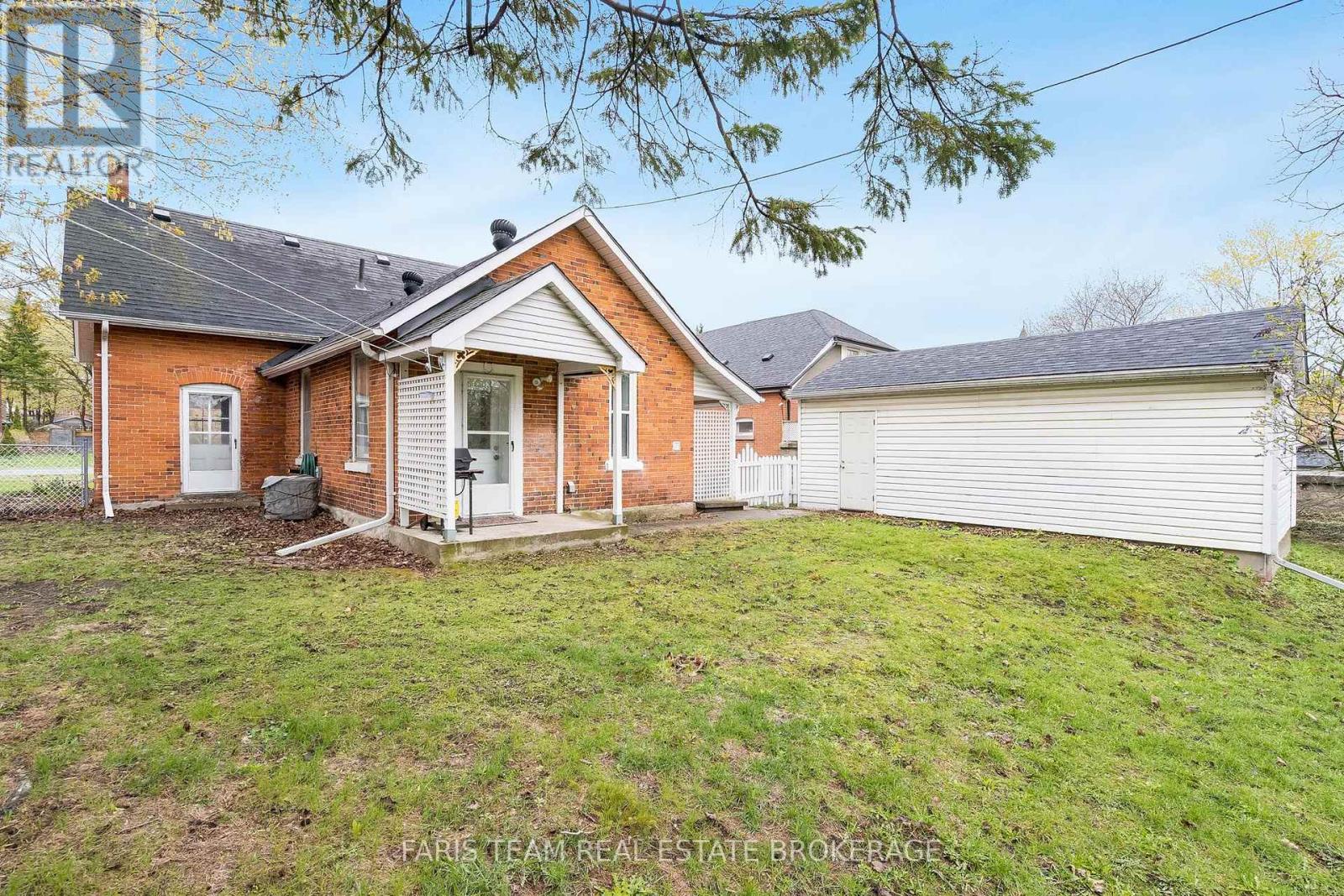 53 BURTON AVENUE - 34