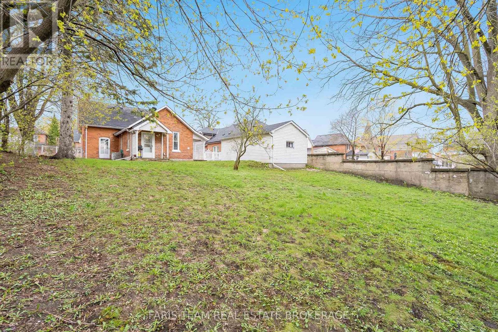 53 BURTON AVENUE - 36
