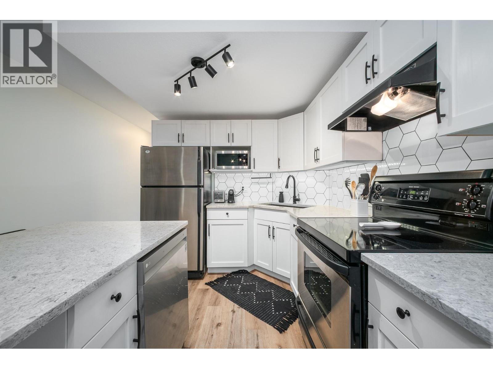 211 1390 Dilworth Crescent, Kelowna