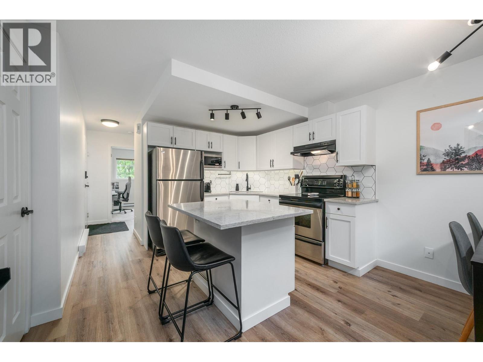 211 1390 Dilworth Crescent, Kelowna